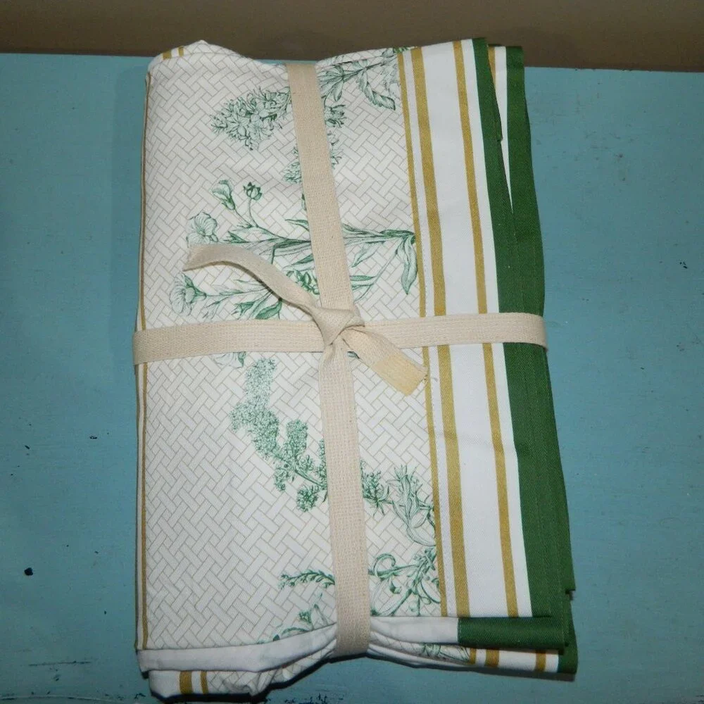 Williams Sonoma Garden Lattice Easter Rabbit Spring Tablecloth 70